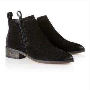 Black suede Dolce Vita Tessey ankle booties size 8.5